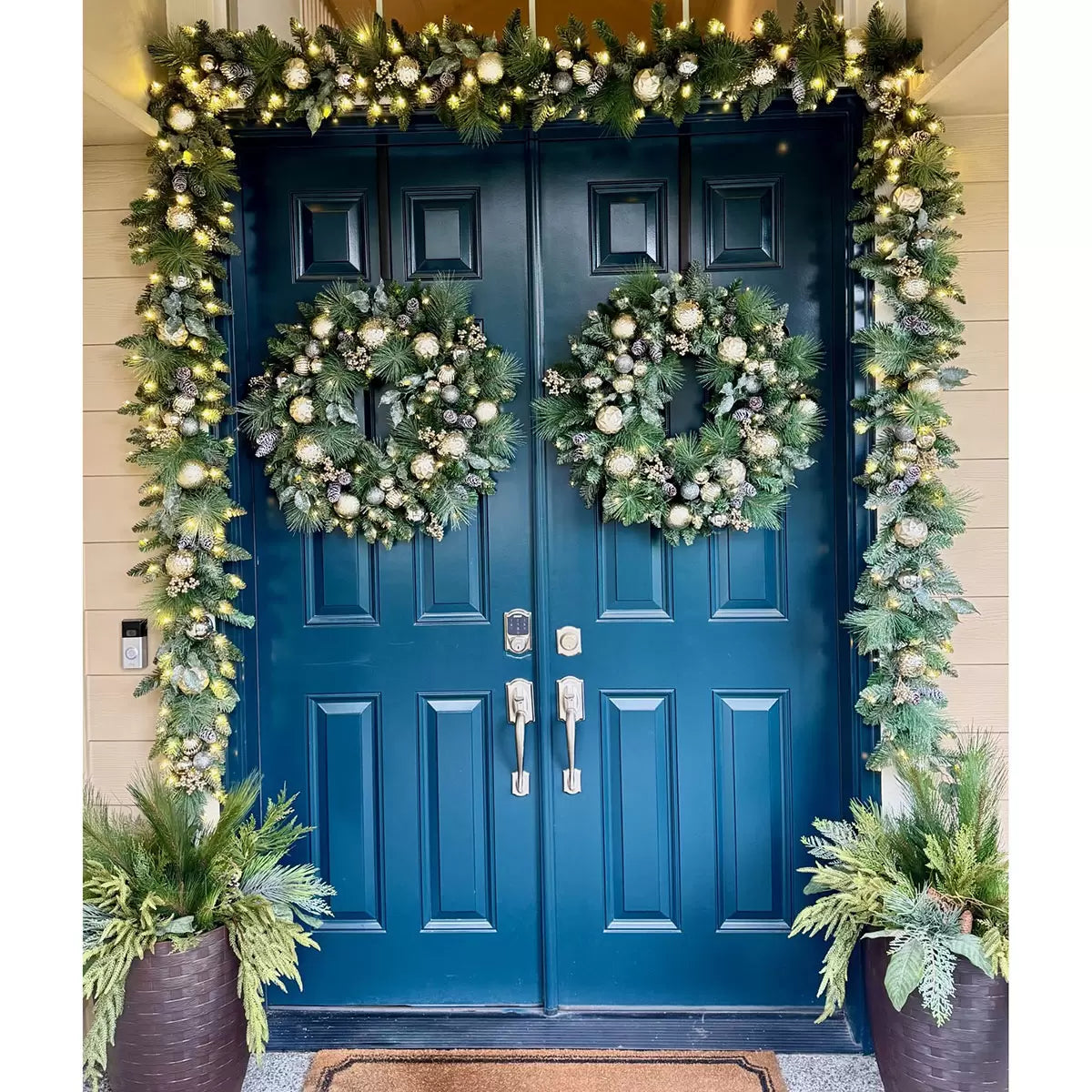 PRELIT 30 inch (76cm) Christmas Decorated Wreath with 50 LED Lights