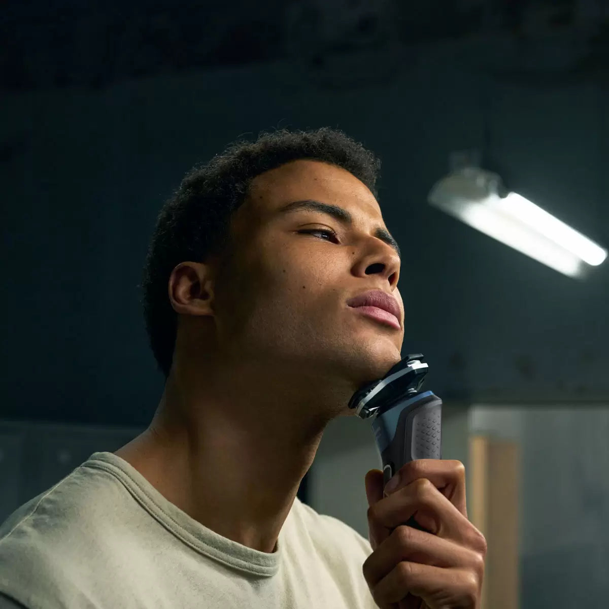 Philips Series 5000 Wet & Dry Electric Shaver with Pop-up Trimmer, Nose Trimmer and Travel Case, S5889/11